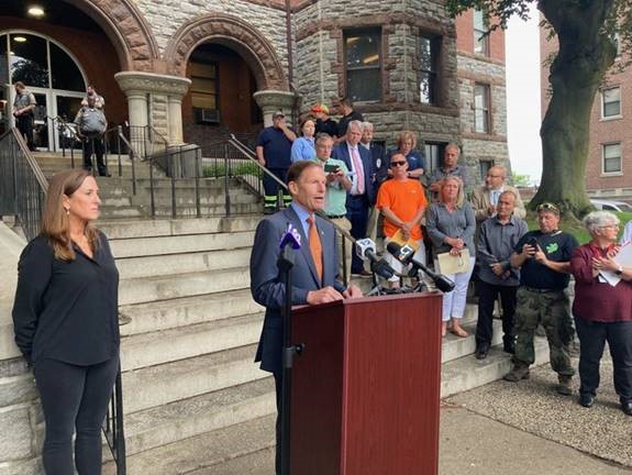 U.S. Senator Richard Blumenthal (D-CT) joined Cindy Iodice at a rally to raise awareness of Slow Down, Move Over efforts and to promote road safety. 